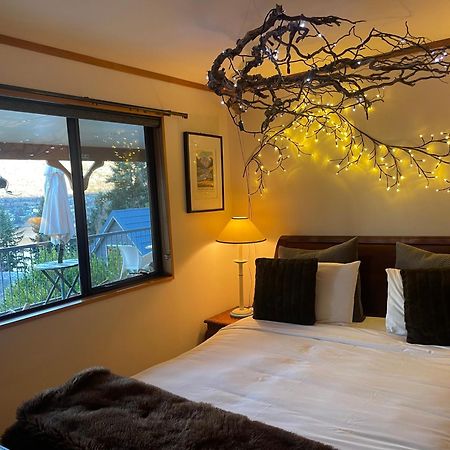 The Embassy B&B クイーンズタウン エクステリア 写真