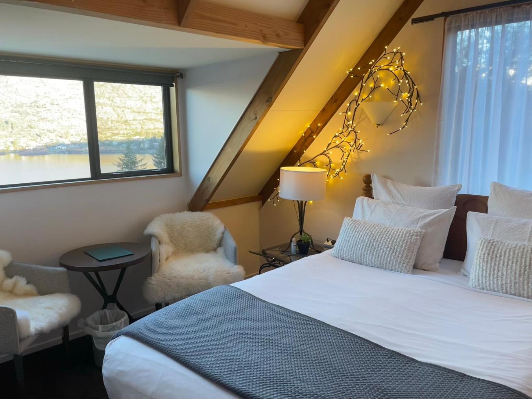 The Embassy B&B クイーンズタウン エクステリア 写真