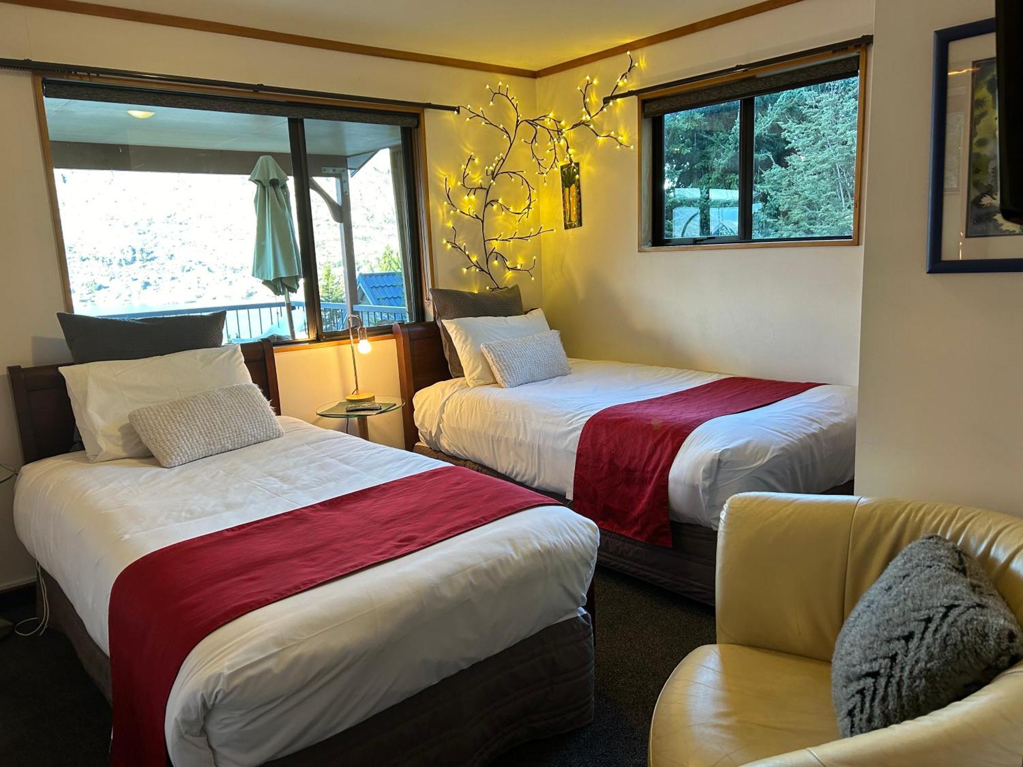 The Embassy B&B クイーンズタウン エクステリア 写真