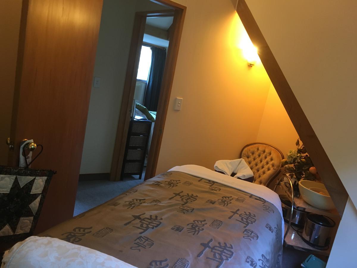 The Embassy B&B クイーンズタウン エクステリア 写真