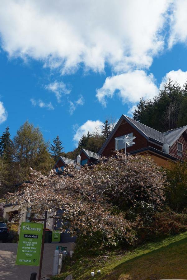 The Embassy B&B クイーンズタウン エクステリア 写真
